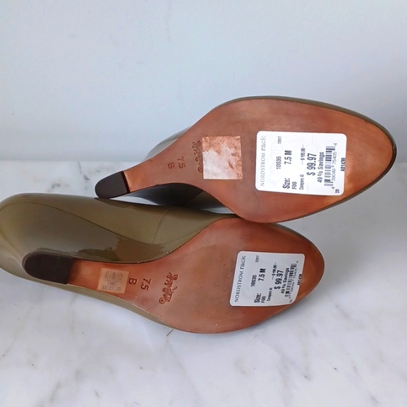 COACH Wedge olive green shoes. Size 7.5 - Picture 3 of 6